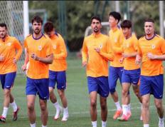 IM体育官网-西班牙联赛再掀转会热潮，球员频频换队的简单介绍