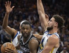 IM体育下载-国王鏖战上海队，克莱刷新纪录