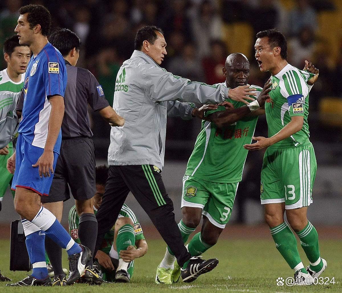 IM体育App下载-足球赛场上激烈对决，谁将笑到最后的简单介绍