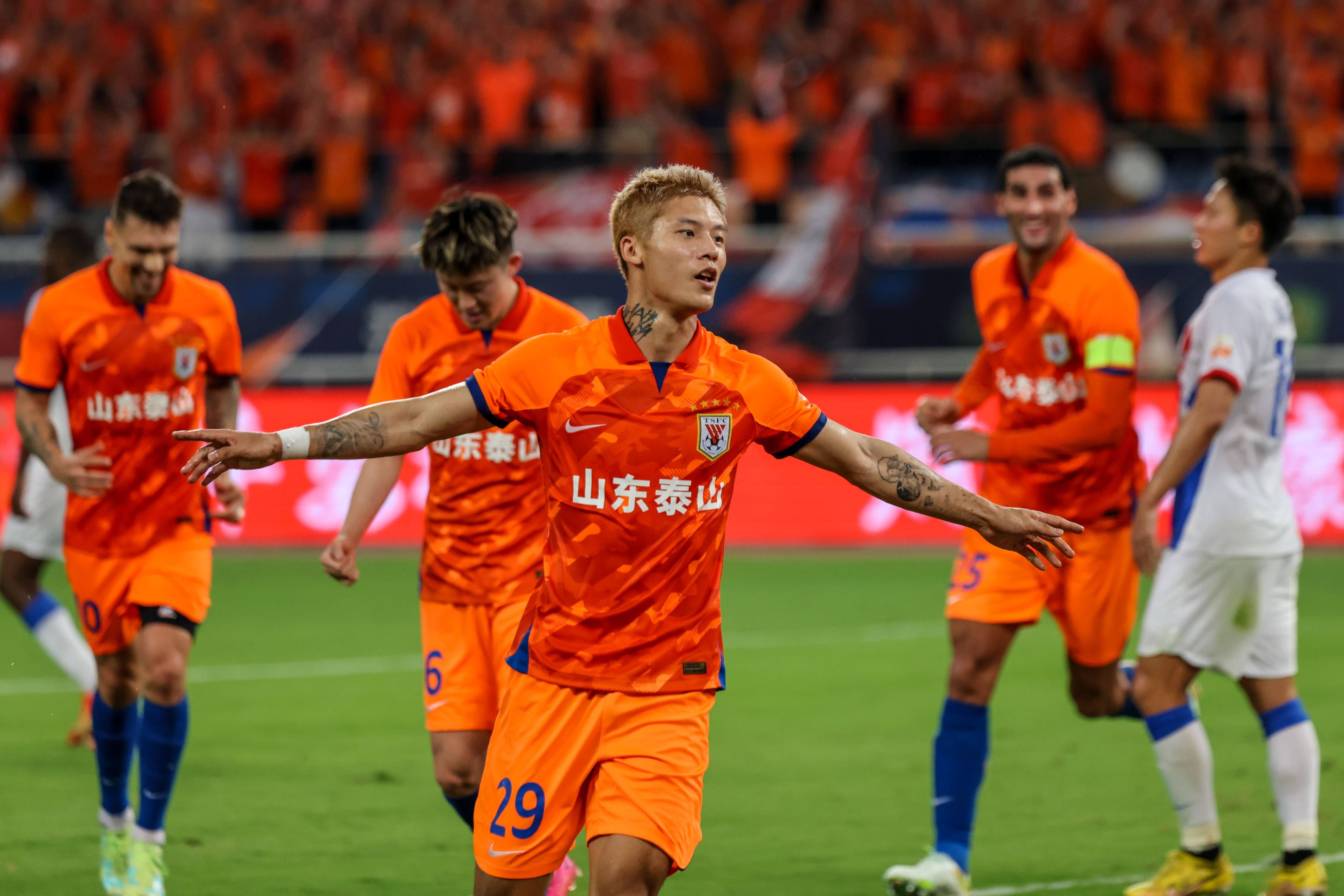 IM体育App下载-足球赛场上激烈对决，谁将笑到最后的简单介绍