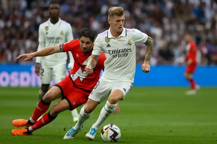 IM体育官方平台-塞维利亚在主场击败对手，豪取三分