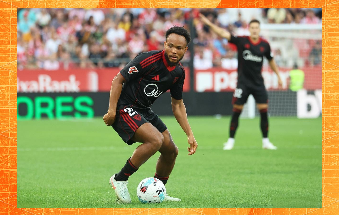 IM体育官方平台-塞维利亚在主场击败对手，豪取三分