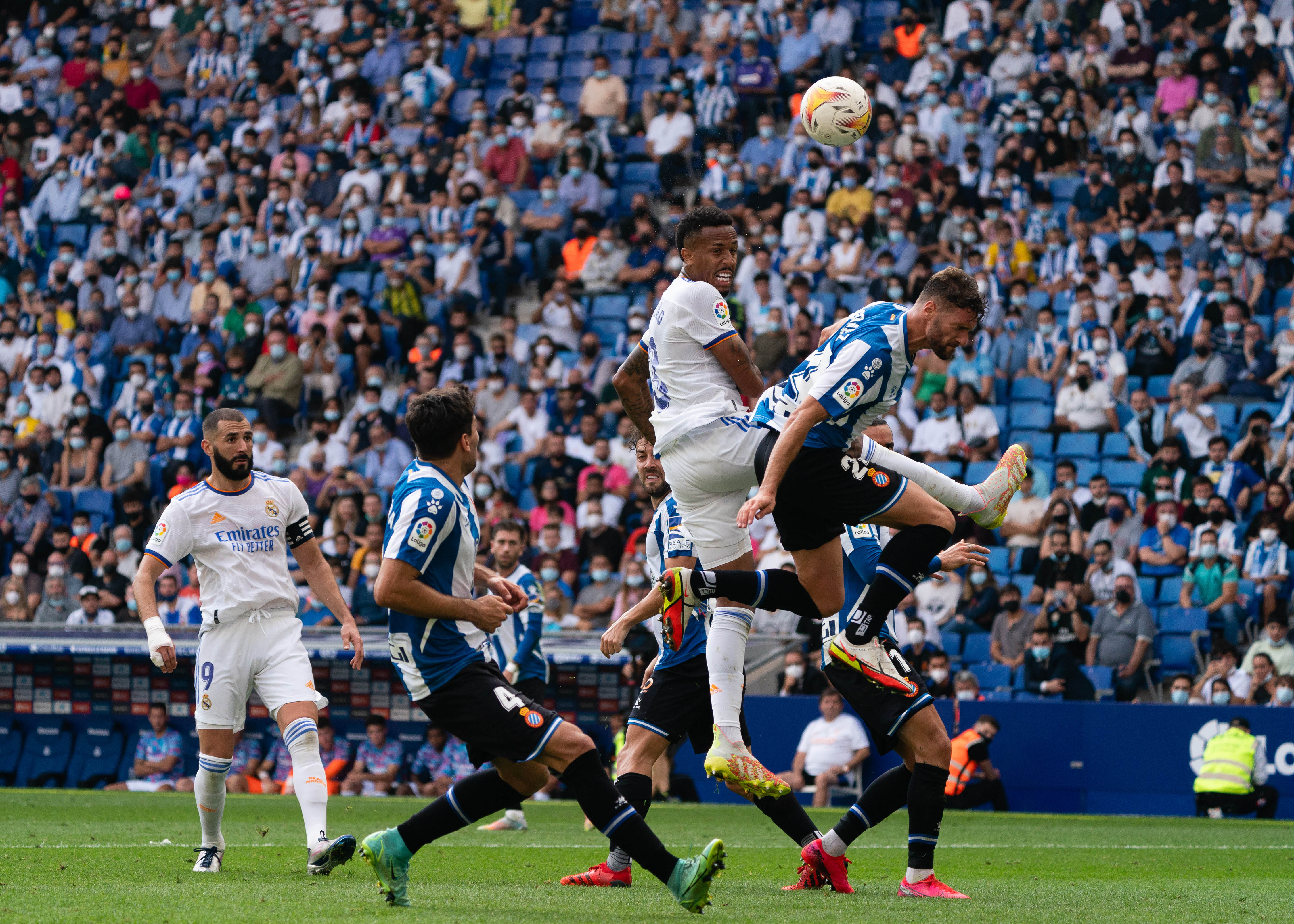 IM体育官方平台-足球比赛中壮观的场面将惊艳球迷的简单介绍