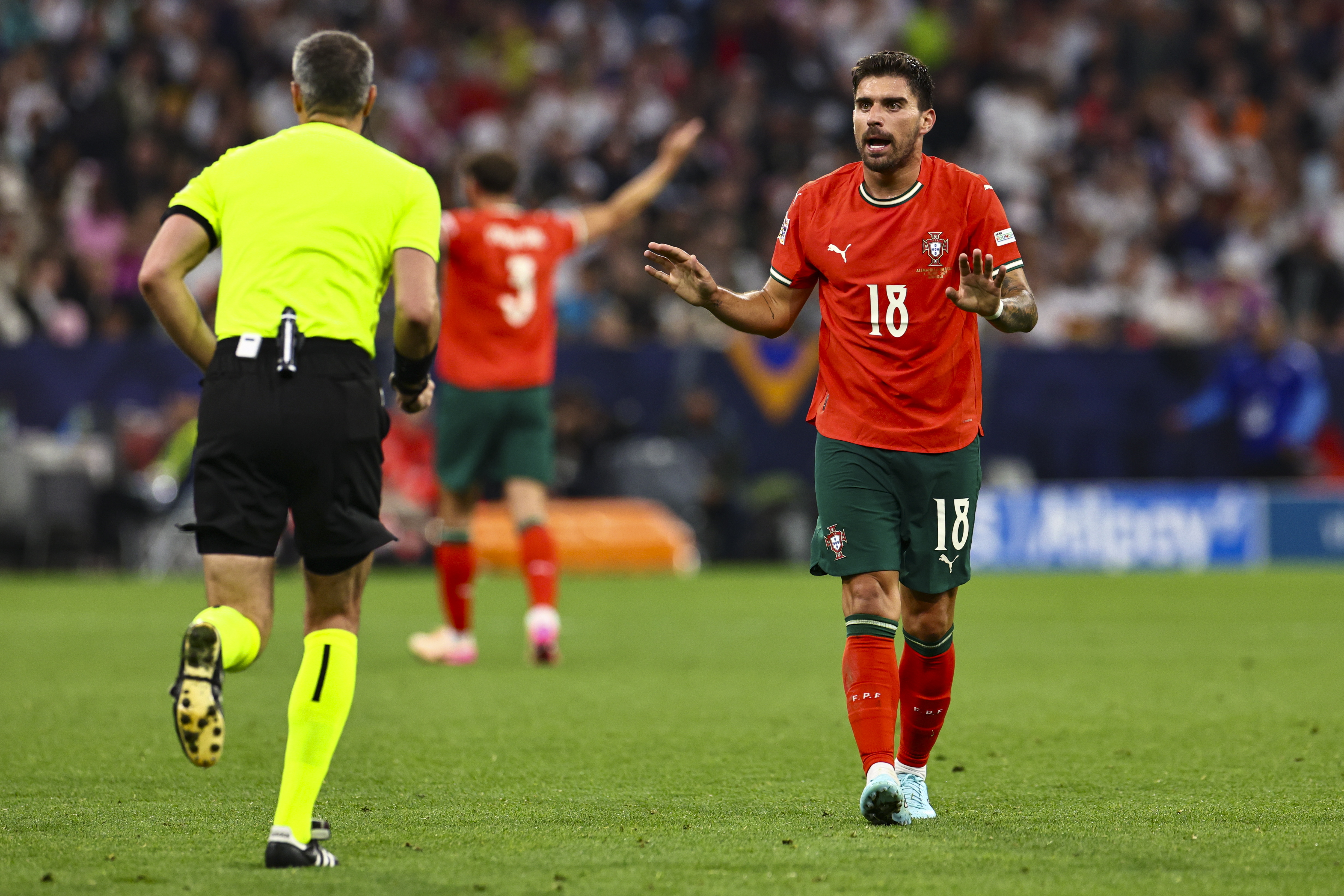 IM体育注册链接-葡萄牙队主将疑似退役，欧国联风云突变