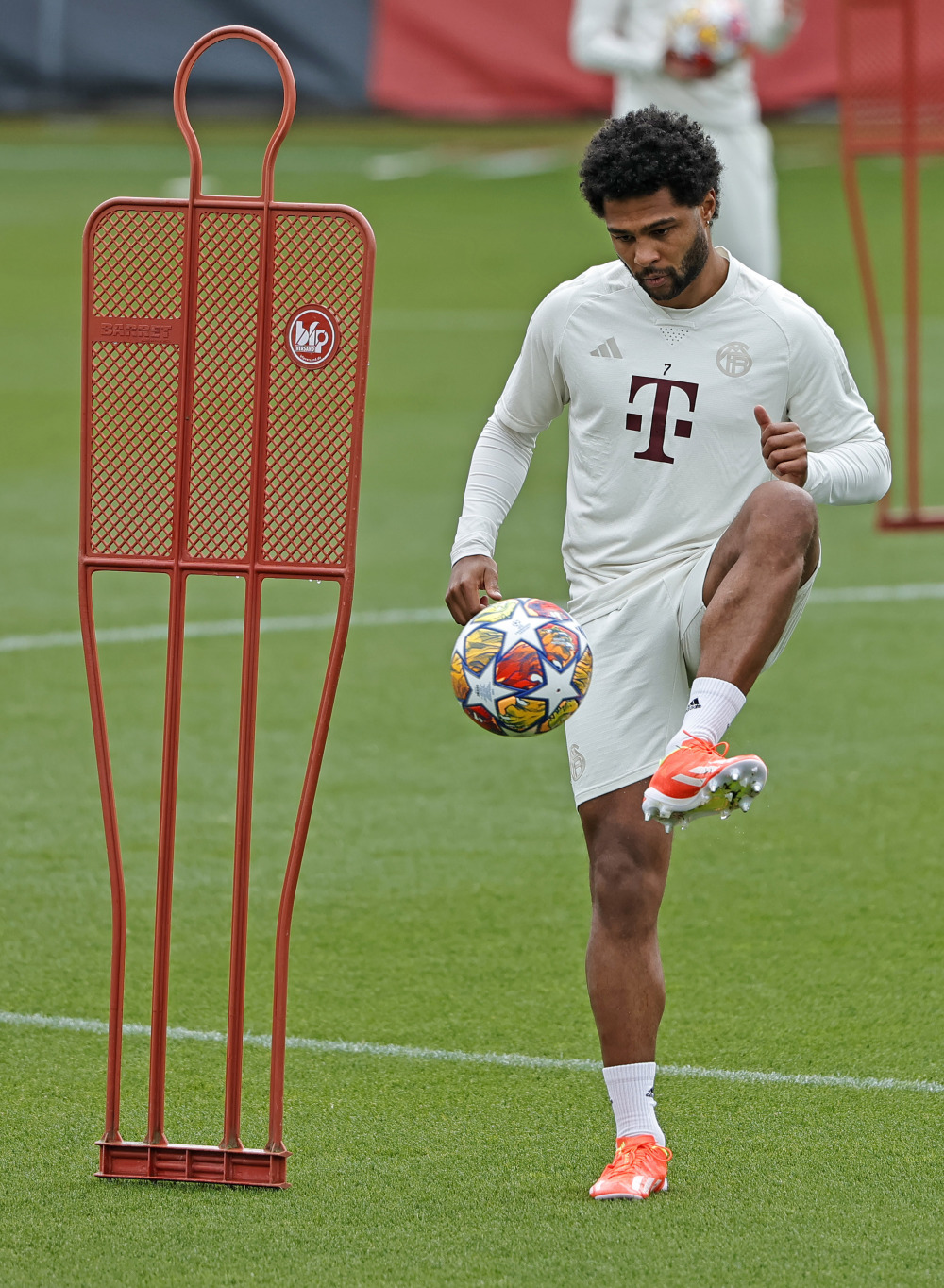 IM体育注册链接-巴萨前锋状态回暖拜仁慕尼黑备战欧冠的简单介绍