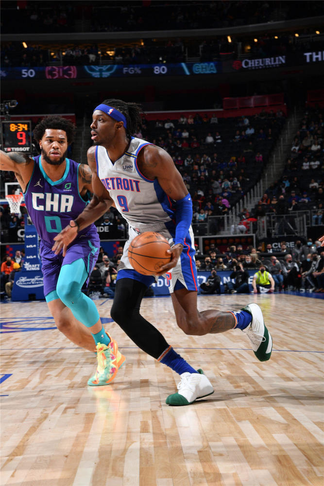 IM体育App下载-活塞主场大胜黄蜂，全队复出