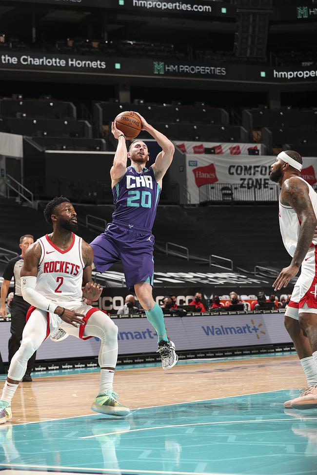 IM体育App下载-活塞主场大胜黄蜂，全队复出