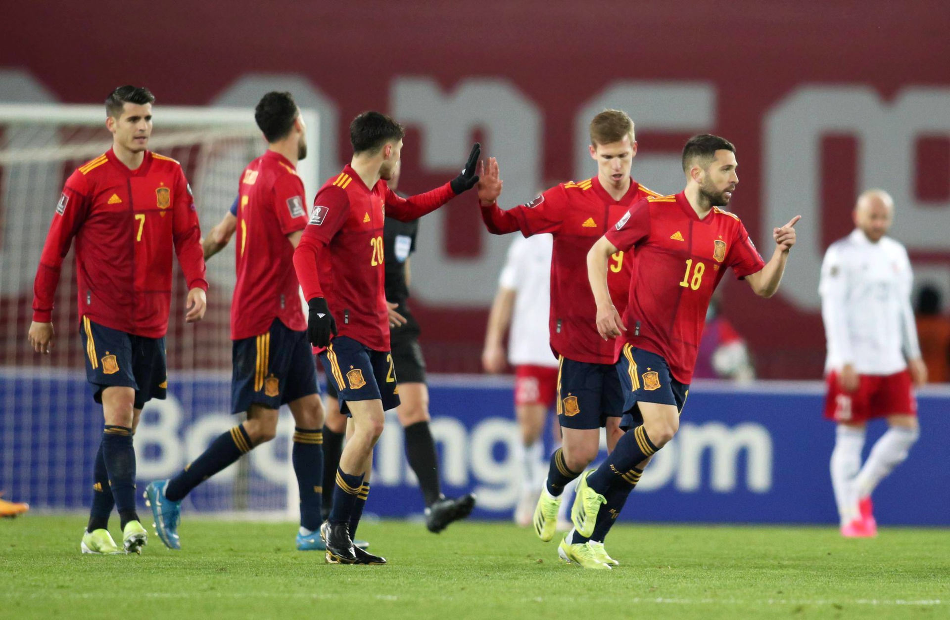 IM体育官方网站-包含西班牙网球队绝地反击德国网球队，穆雷统治全场的词条