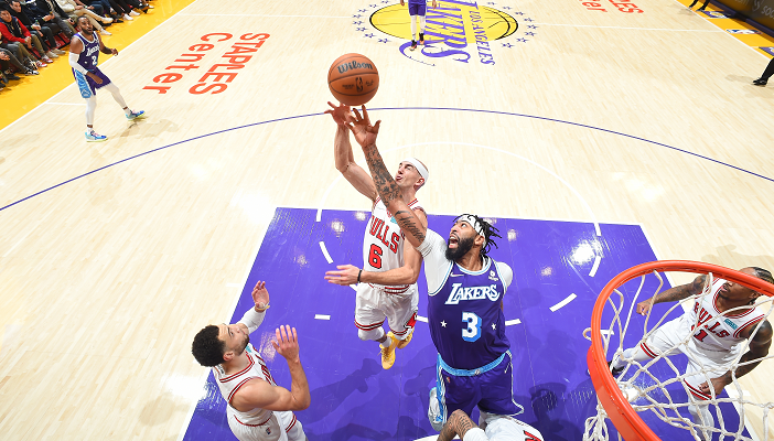 IM体育官方网-公牛碾压广东队，浓眉哥高光表现的简单介绍