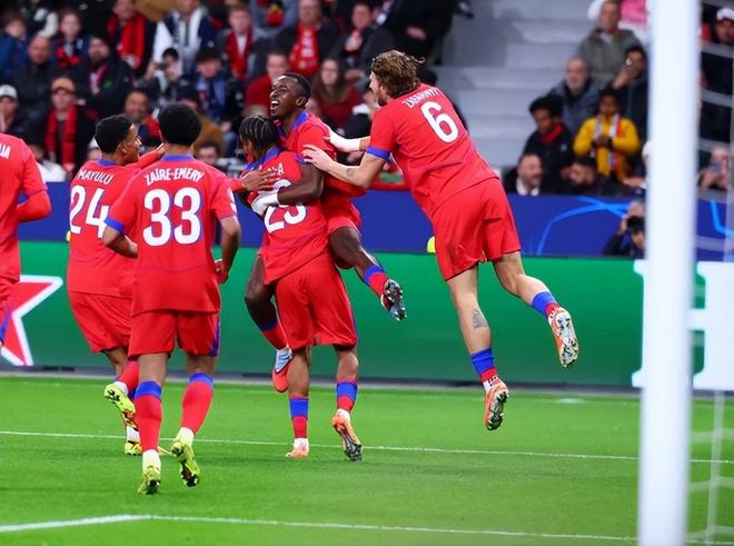 IM体育官方网-包含阿森纳险胜巴黎,库尔图瓦扛起全队的词条