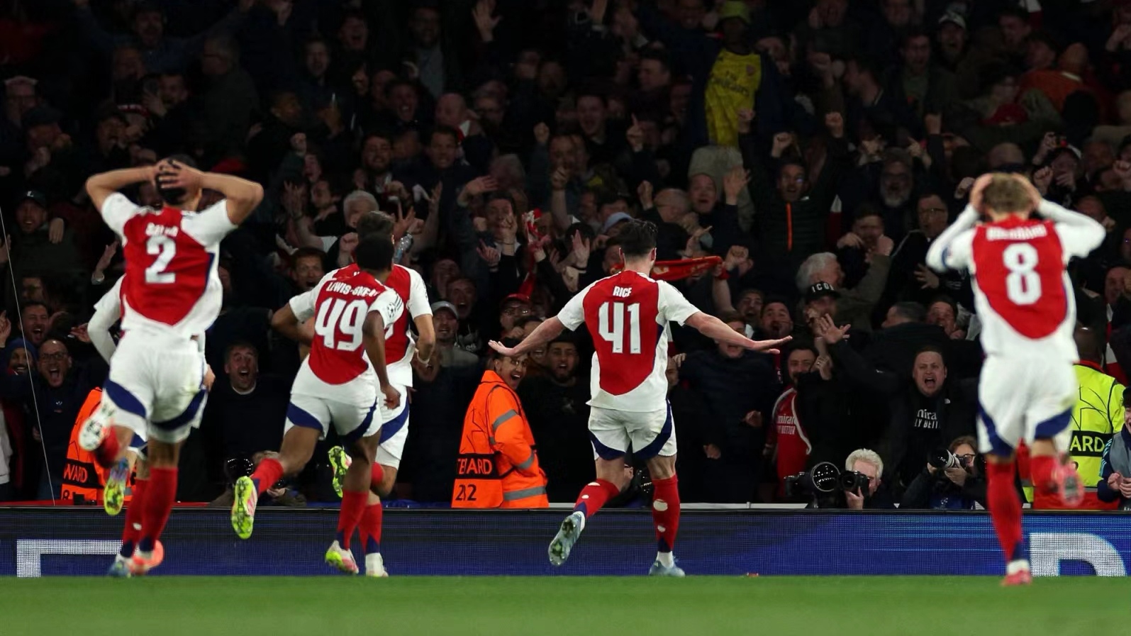 IM体育官方网-包含阿森纳险胜巴黎,库尔图瓦扛起全队的词条