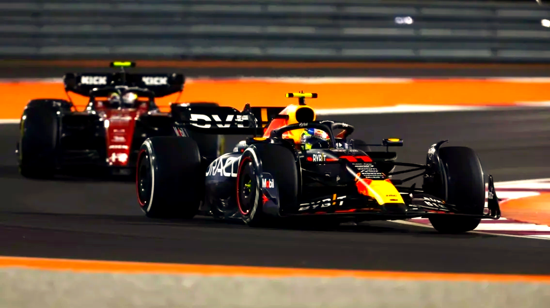 IM体育-包含红牛车队完胜迈凯伦，佩雷兹统治全场的词条