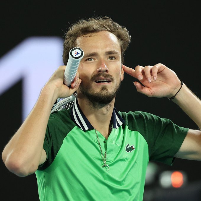 IM体育平台-包含法网鏖战澳网，梅德韦杰夫点燃赛场的词条